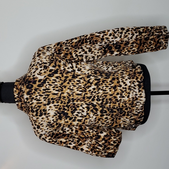 LulaRoe Kenny Denim Trucker Jacket Limited Edition Animal Print - Picture 5 of 16